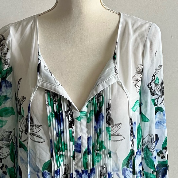 White House Black Market Blouse - Size 4 - Picture 4 of 10